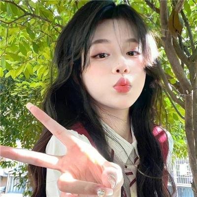 孔雀的羽毛海报