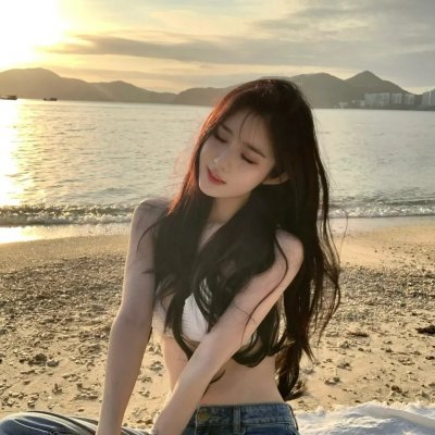 偷偷接吻海报